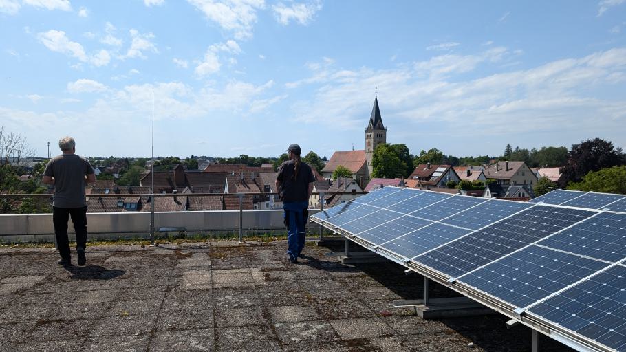 Energieagentur erweitert Photovoltaik-Beratung für WEGs und Kommunen